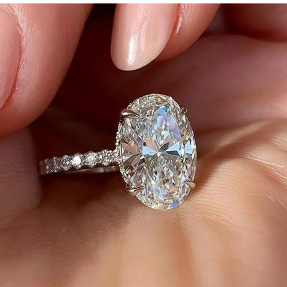 Gorgeous 925 Silver Ring Oval Cut White Sapphire - Picture 1 of 2